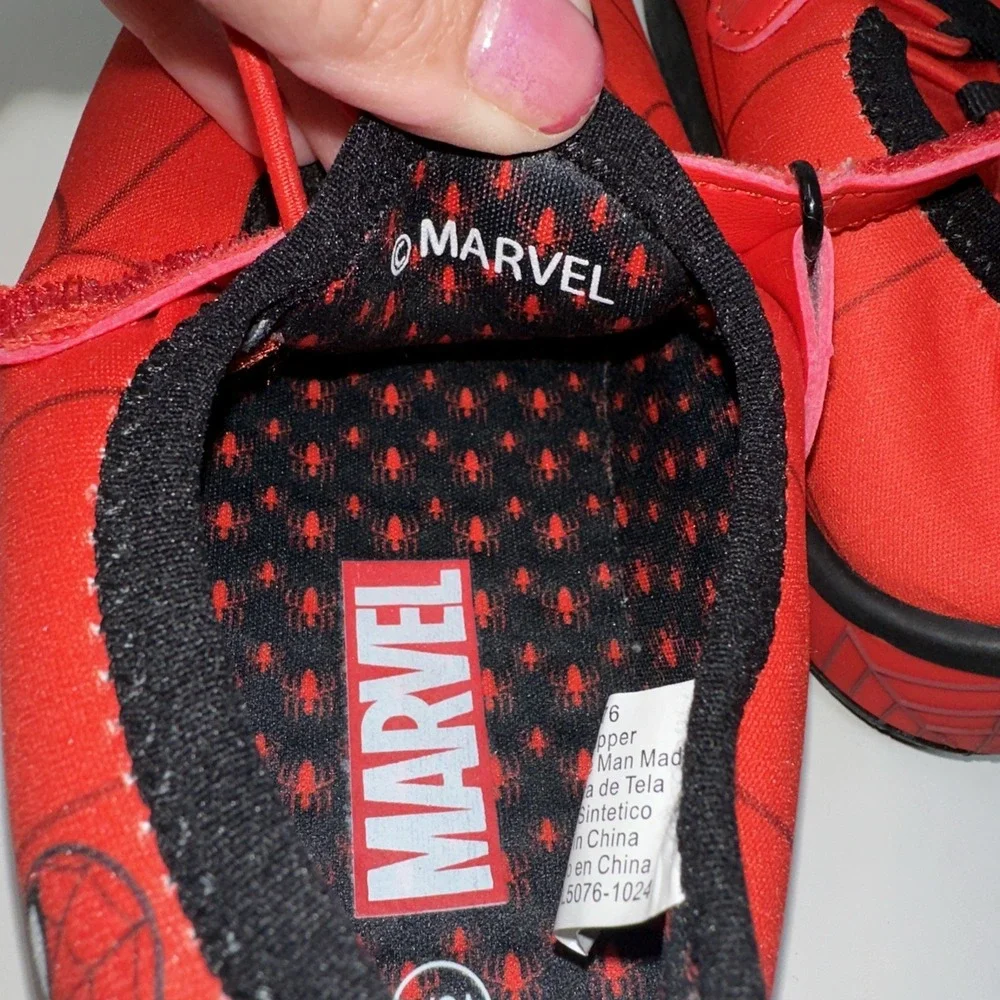 Marvel Spider-Man Kids Size 13 Water Shoes Aqua Socks Slip-On Red Black Web
